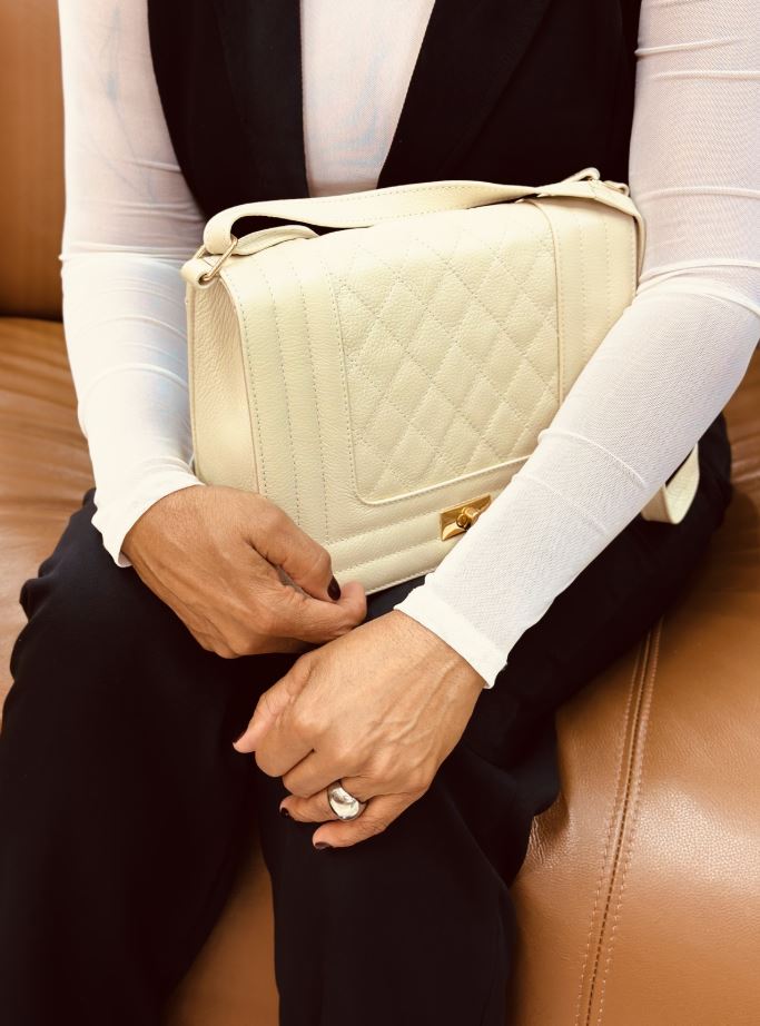 Bolsa Feminina Clutch Pequena Couro off white Classic  Beca